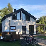 Vakantiehuis Debowy Zakatek - Z Sauna Lub Jacuzzi Sasino